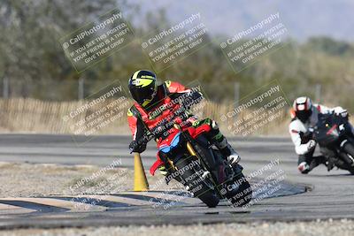 media/Dec-01-2025-Moto Forza (Mon) [[2daa91e15f]]/2-Intermediate Group/Session 3 (Turn 3)/
